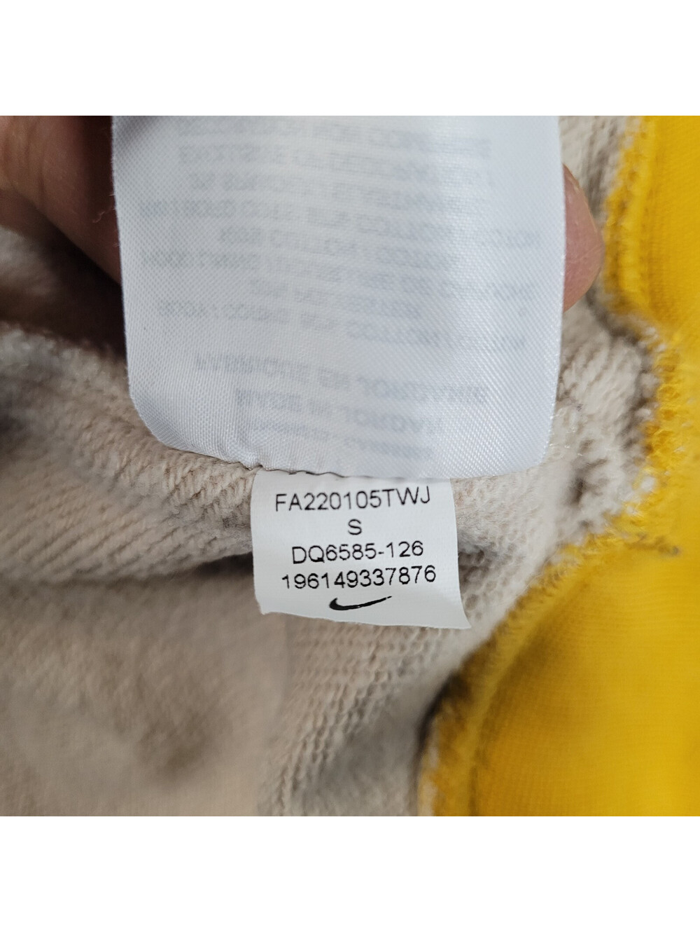 Nike Women’s Sportswear Team Nike Fleece Hoodie Size S Sweatshirt Tan/Yellow - Picture 7 of 8